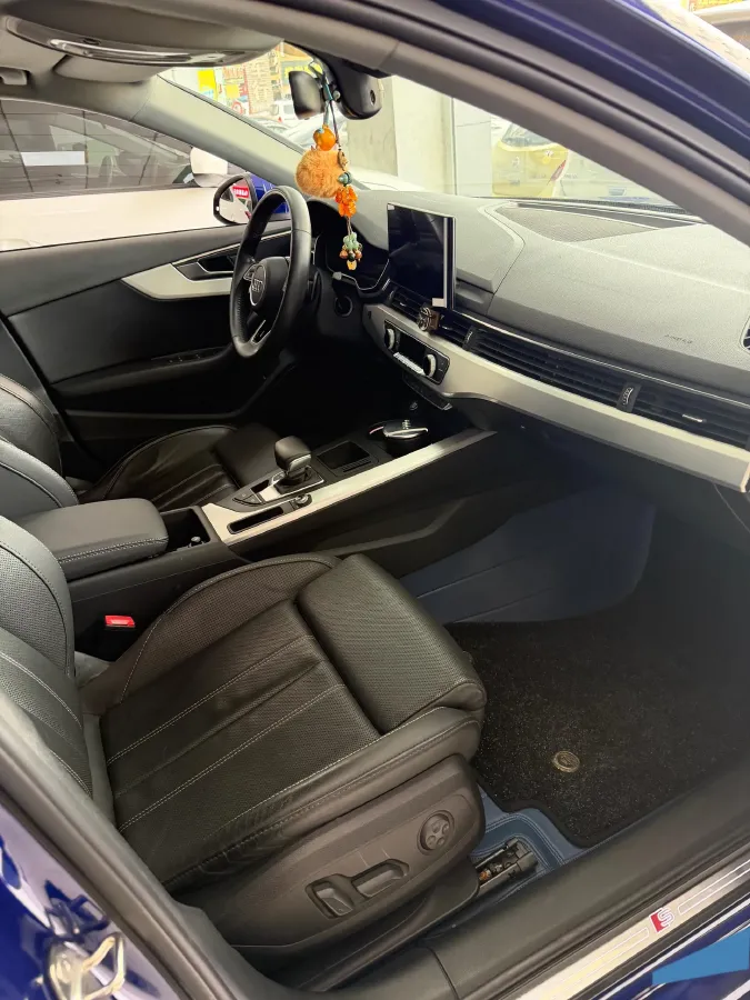 2020 Audi A4L 2.0T 190HP L4 7DCT,autocango,china used car exporter,china ev exporter,chinese used car exporter,chinese used ev exporter