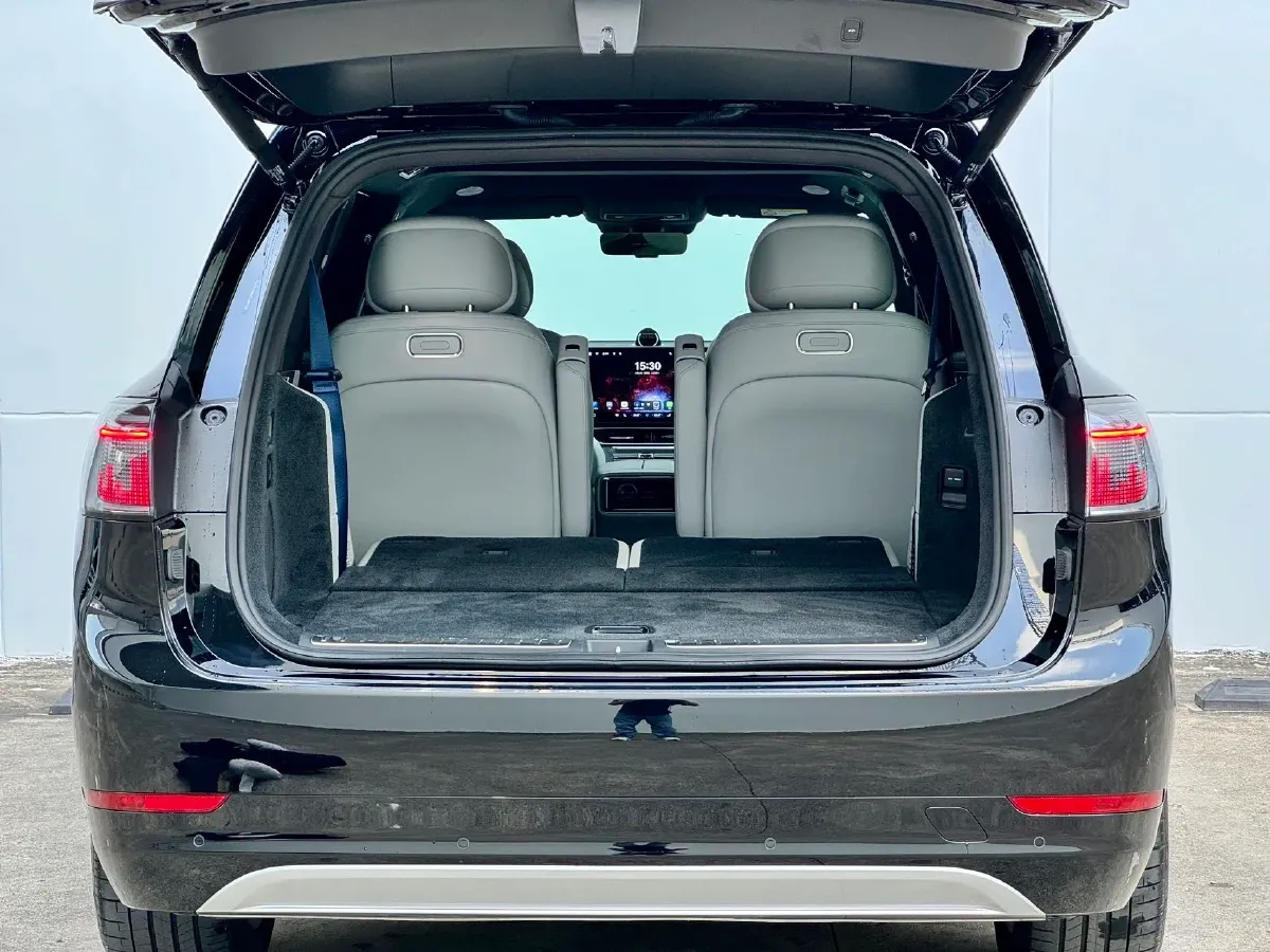 2025 AITO AITO M9 REEV 160HP REEV 52KWH,autocango,china used car exporter,china ev exporter,chinese used car exporter,chinese used ev exporter