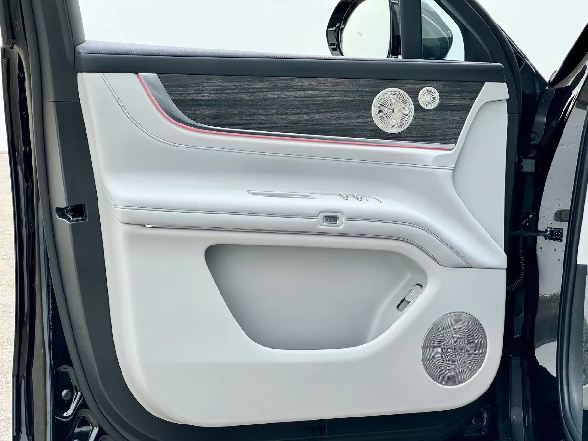 2025 AITO AITO M9 REEV 160HP REEV 52KWH,autocango,china used car exporter,china ev exporter,chinese used car exporter,chinese used ev exporter