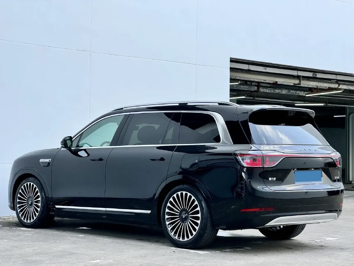 2025 AITO AITO M9 REEV 160HP REEV 52KWH,autocango,china used car exporter,china ev exporter,chinese used car exporter,chinese used ev exporter