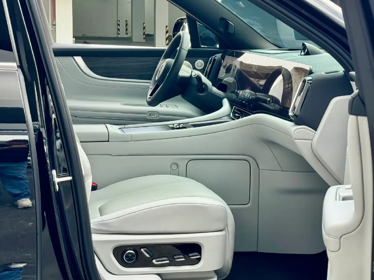 2025 AITO AITO M9 REEV 160HP REEV 52KWH,autocango,china used car exporter,china ev exporter,chinese used car exporter,chinese used ev exporter