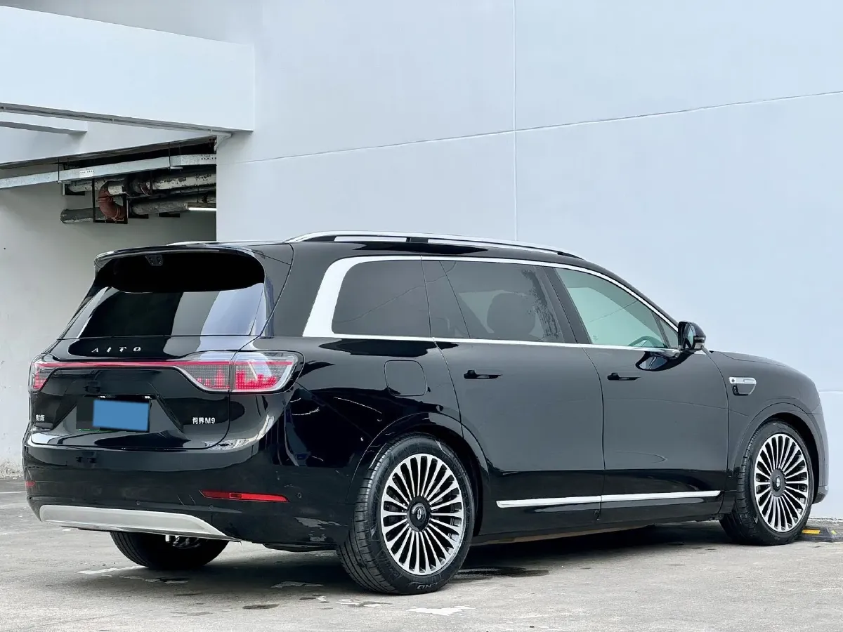 2025 AITO AITO M9 REEV 160HP REEV 52KWH,autocango,china used car exporter,china ev exporter,chinese used car exporter,chinese used ev exporter