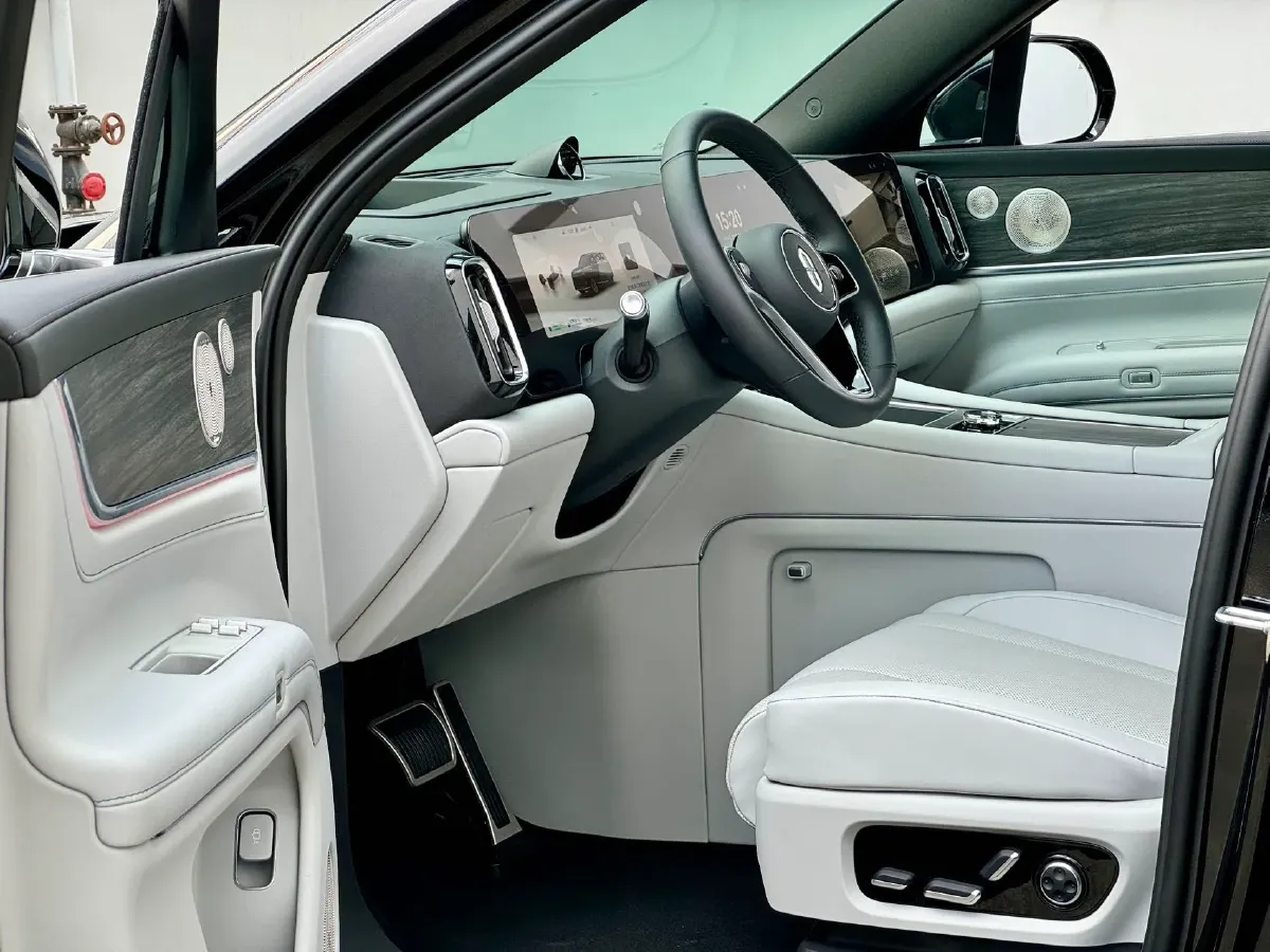 2025 AITO AITO M9 REEV 160HP REEV 52KWH,autocango,china used car exporter,china ev exporter,chinese used car exporter,chinese used ev exporter