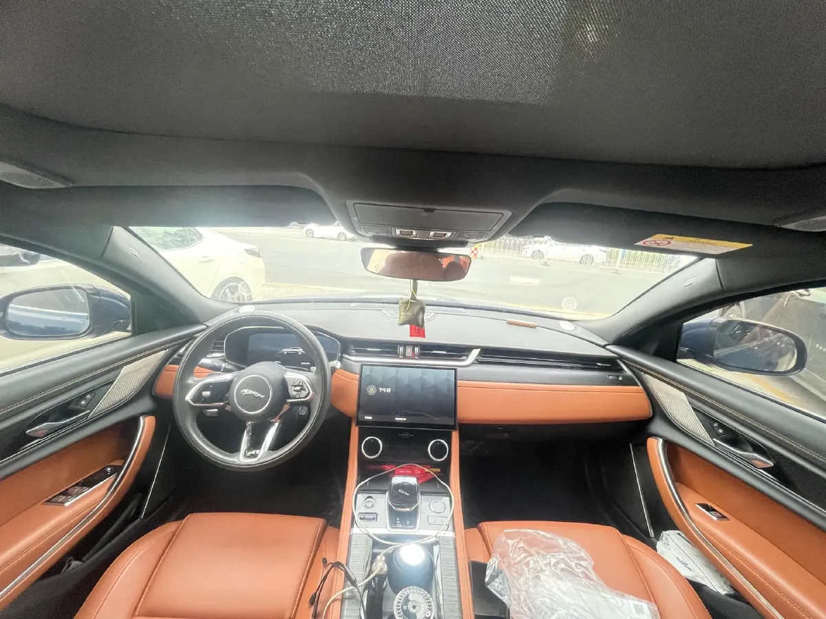 2022 Jaguar XFL 2.0T 250HP L4 8AT,autocango,china used car exporter,china ev exporter,chinese used car exporter,chinese used ev exporter