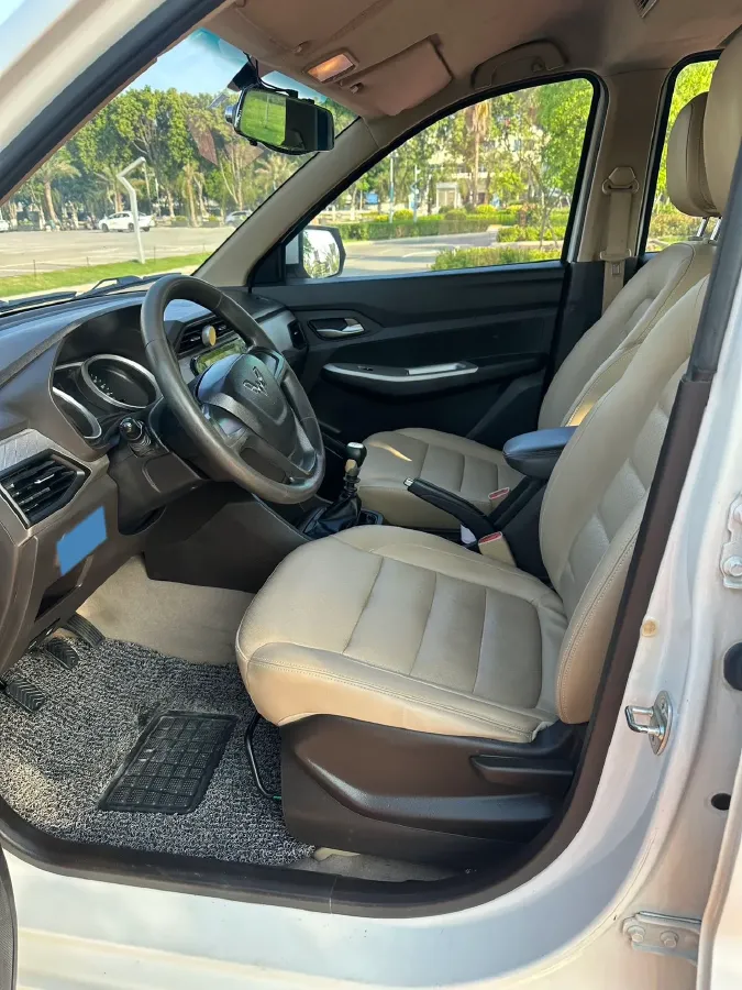 2019 WuLing HongGuang 1.5L 99HP L4 6MT,autocango,china used car exporter,china ev exporter,chinese used car exporter,chinese used ev exporter