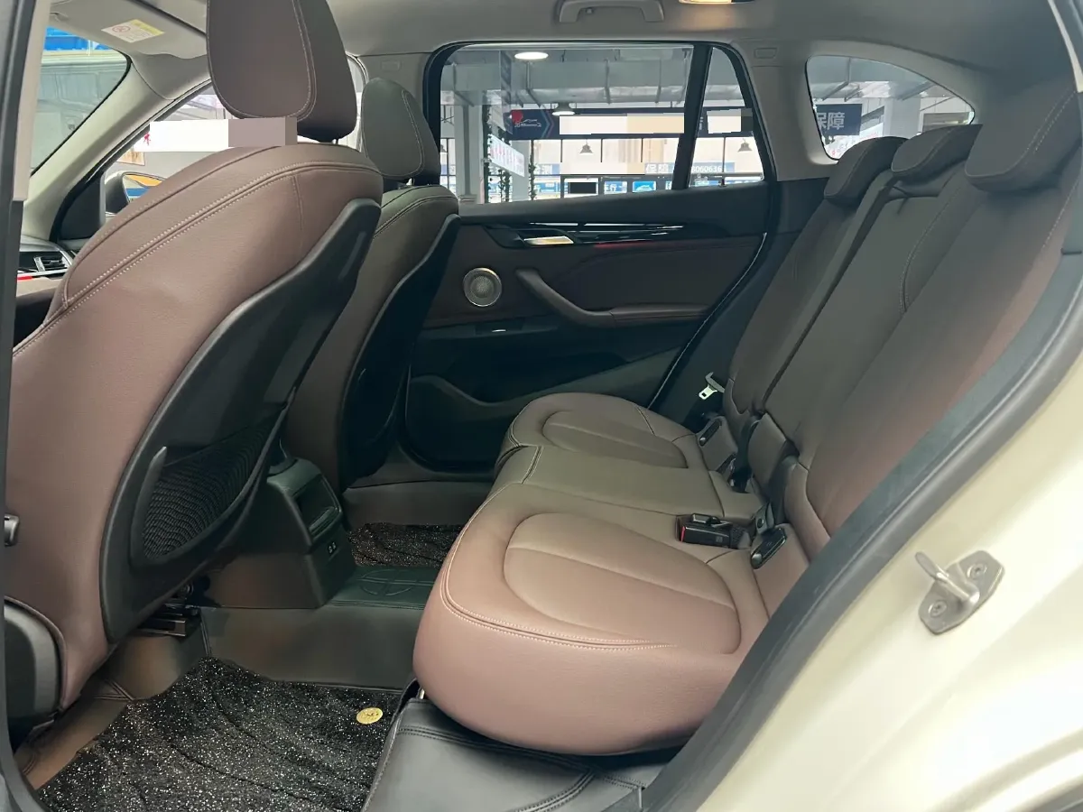 2021 BMW X1 1.5T 140HP L3 7DCT,autocango,china used car exporter,china ev exporter,chinese used car exporter,chinese used ev exporter