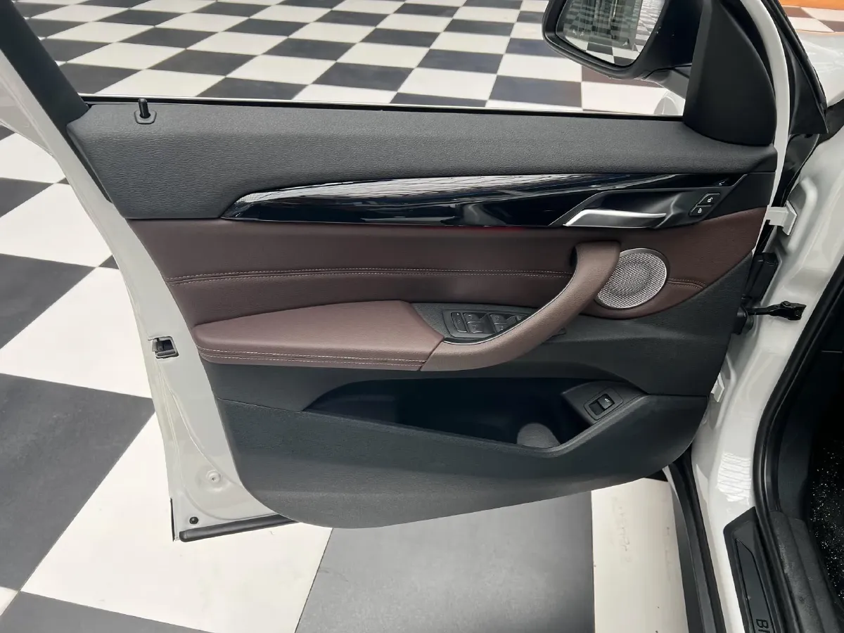 2021 BMW X1 1.5T 140HP L3 7DCT,autocango,china used car exporter,china ev exporter,chinese used car exporter,chinese used ev exporter