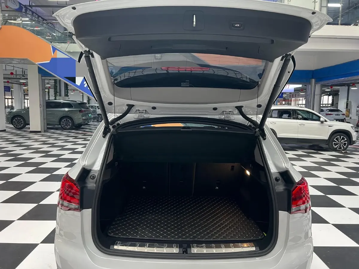2021 BMW X1 1.5T 140HP L3 7DCT,autocango,china used car exporter,china ev exporter,chinese used car exporter,chinese used ev exporter