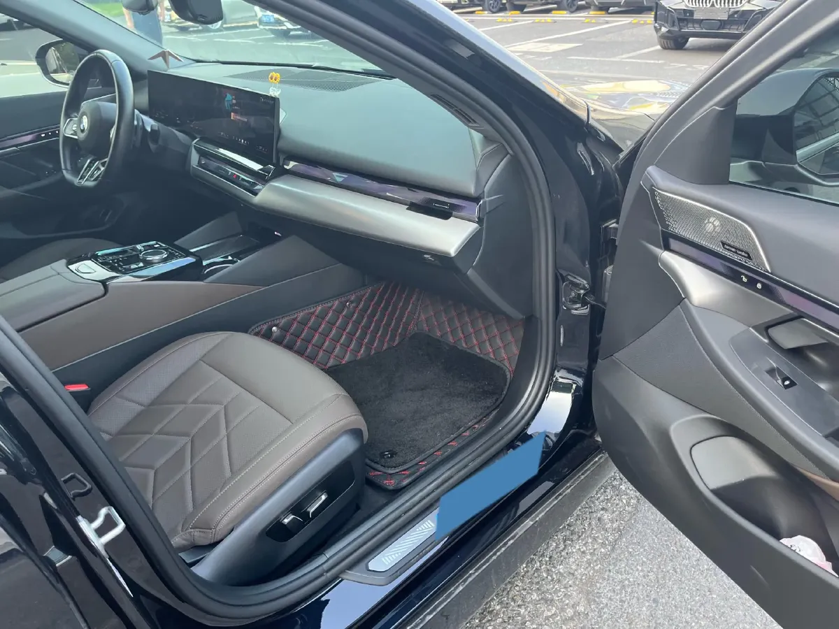 2024 BMW 5 Series 2.0T 258HP L4 8AT,autocango,china used car exporter,china ev exporter,chinese used car exporter,chinese used ev exporter