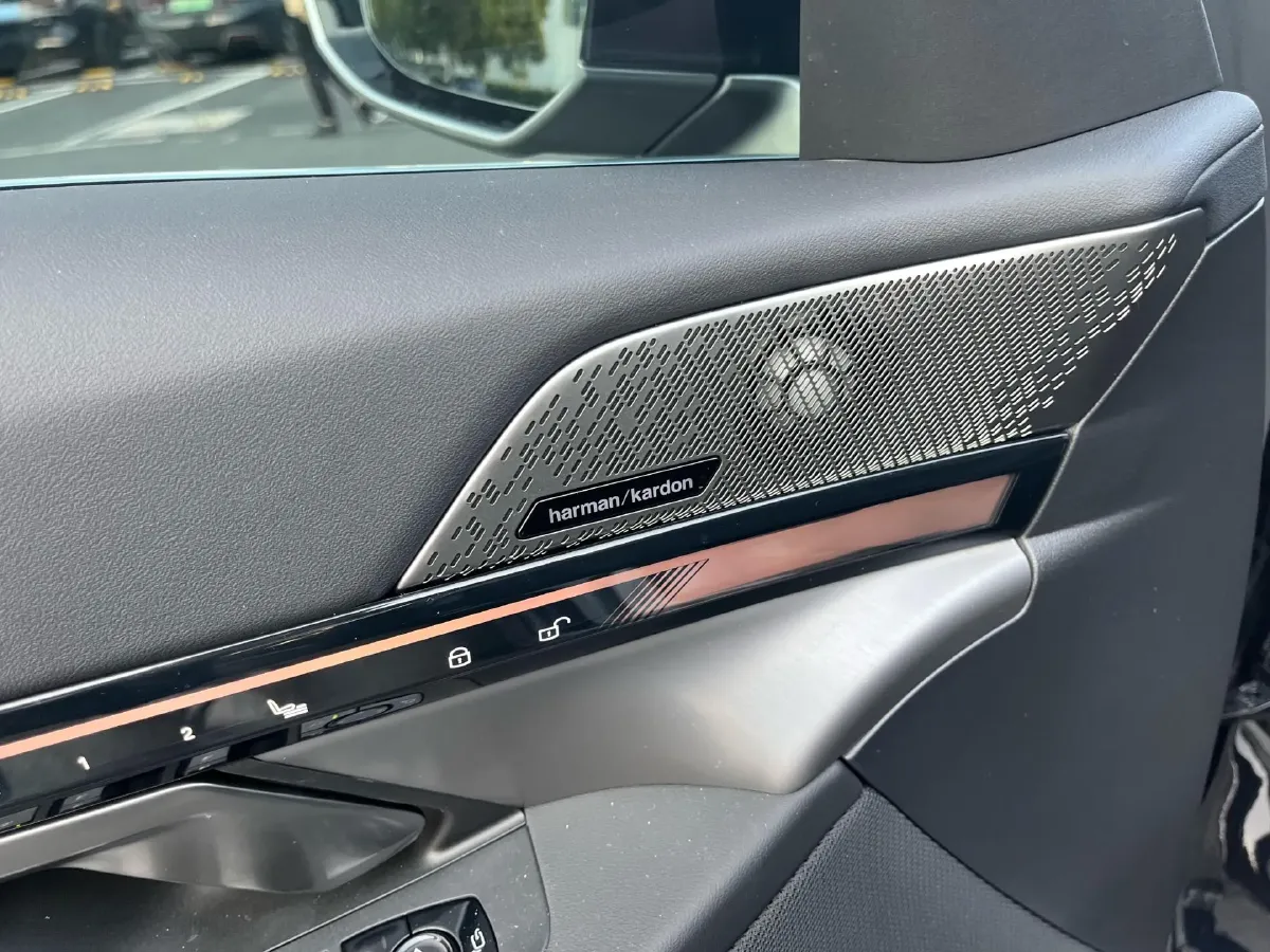 2024 BMW 5 Series 2.0T 258HP L4 8AT,autocango,china used car exporter,china ev exporter,chinese used car exporter,chinese used ev exporter