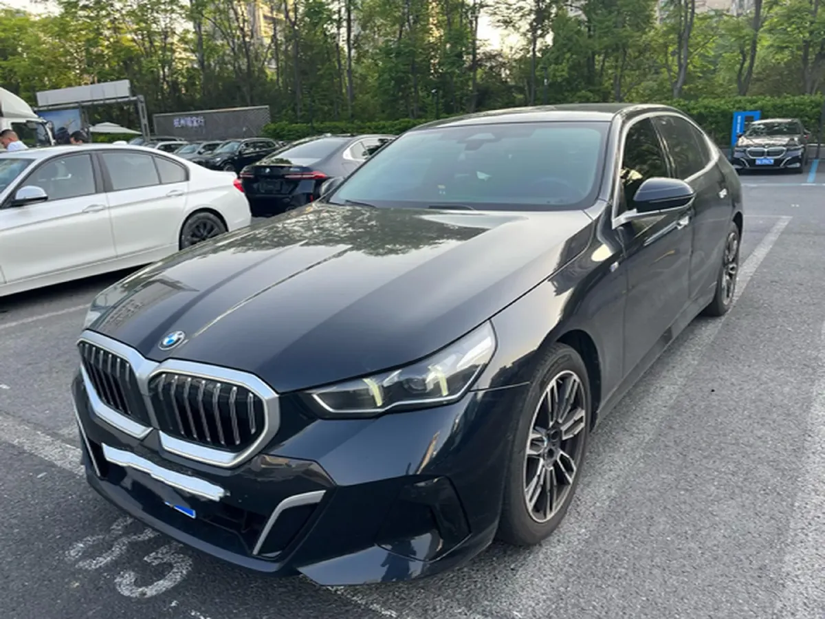 2024 BMW 5 Series 2.0T 258HP L4 8AT,autocango,china used car exporter,china ev exporter,chinese used car exporter,chinese used ev exporter