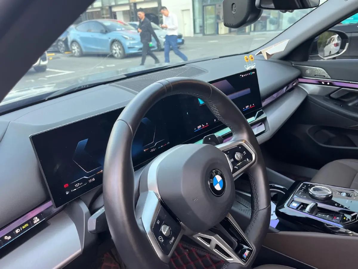 2024 BMW 5 Series 2.0T 258HP L4 8AT,autocango,china used car exporter,china ev exporter,chinese used car exporter,chinese used ev exporter