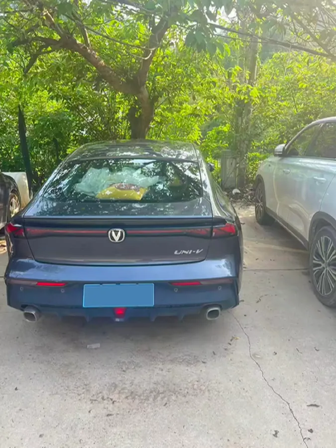 2022 ChangAn UNI-V 1.5T 188HP L4 7DCT,autocango,china used car exporter,china ev exporter,chinese used car exporter,chinese used ev exporter