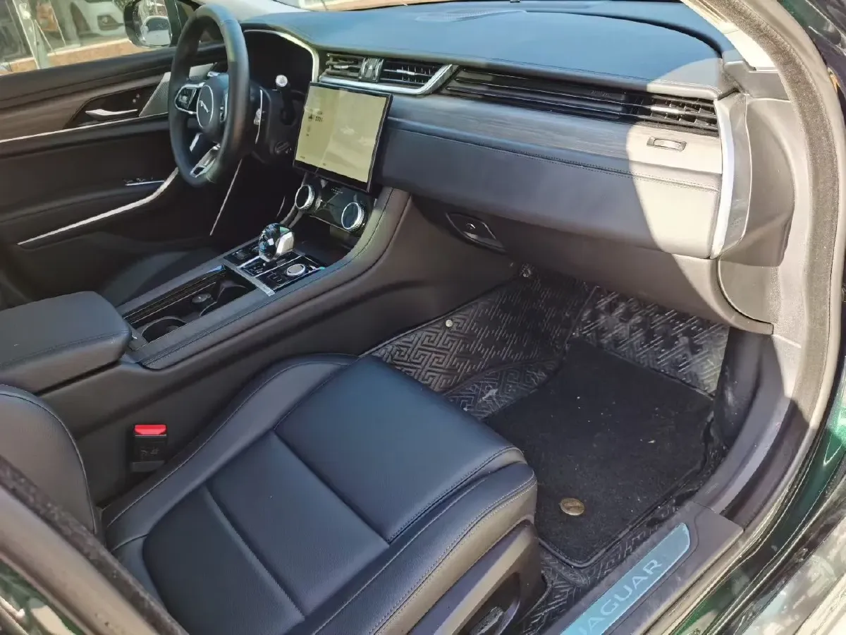 2023 Jaguar XFL 2.0T 200HP L4 8AT,autocango,china used car exporter,china ev exporter,chinese used car exporter,chinese used ev exporter