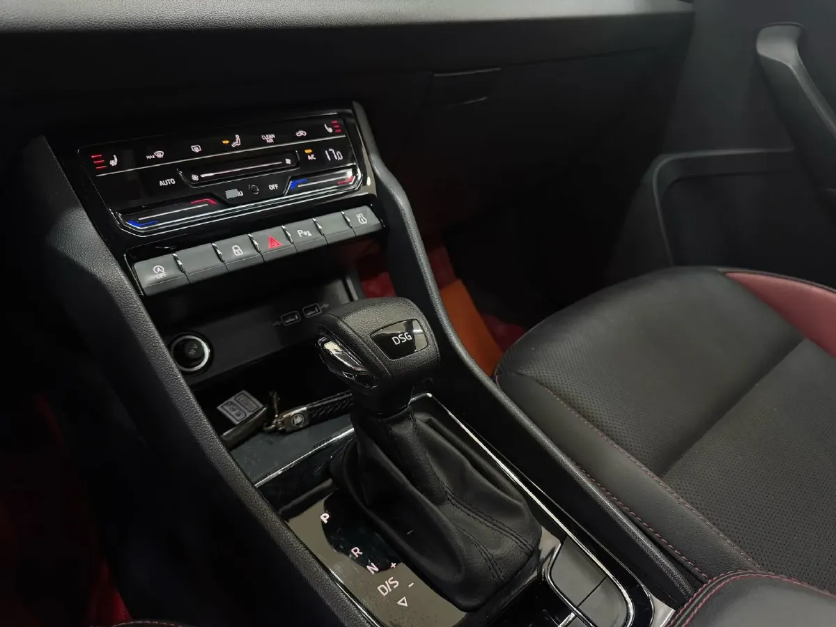 2022 Skoda Karoq 1.4T 150HP L4 7DCT,autocango,china used car exporter,china ev exporter,chinese used car exporter,chinese used ev exporter