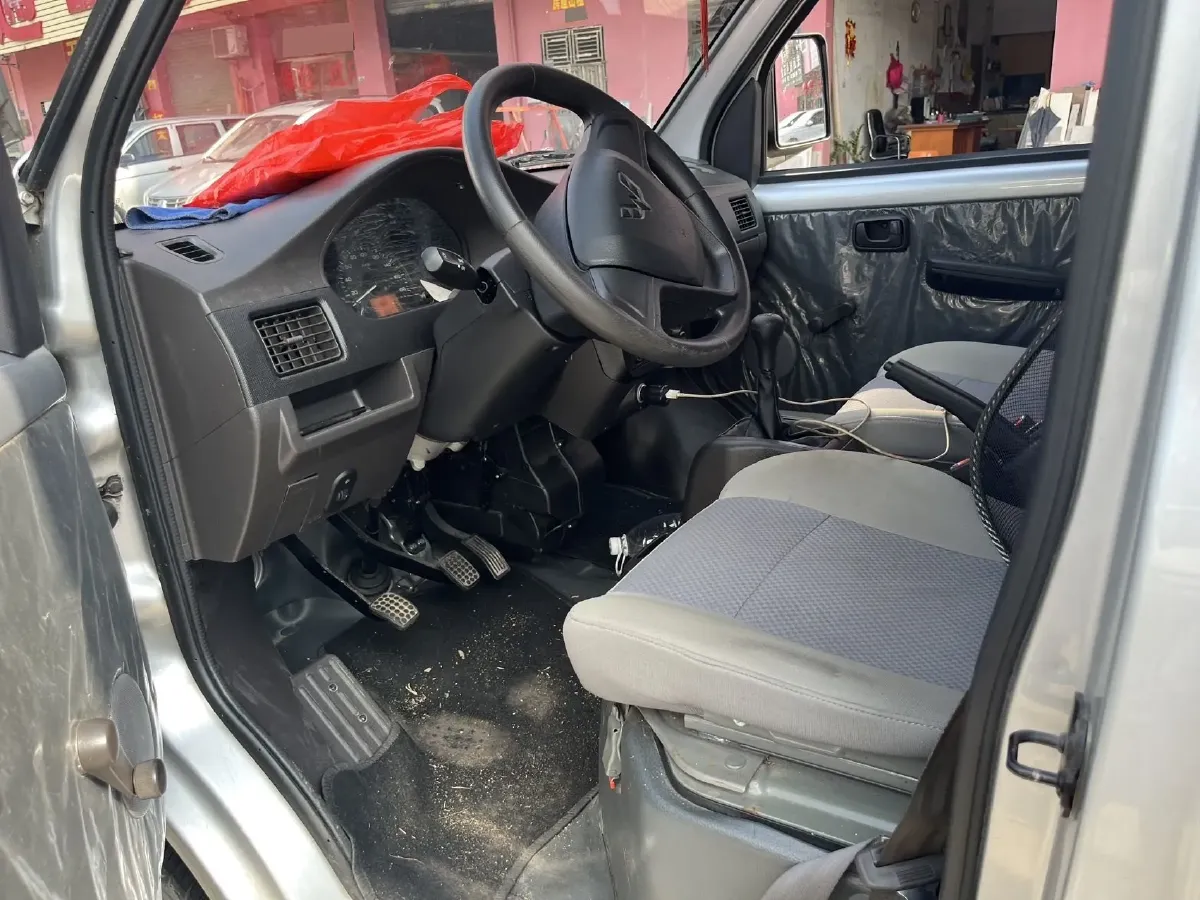 2022 WuLing RongGuang Mini Truck 1.5L 99HP L4 5MT,autocango,china used car exporter,china ev exporter,chinese used car exporter,chinese used ev exporter