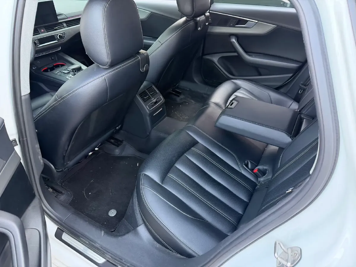 2019 Audi A4L 2.0T 190HP L4 7DCT,autocango,china used car exporter,china ev exporter,chinese used car exporter,chinese used ev exporter