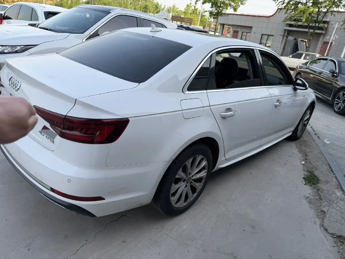 2019 Audi A4L 2.0T 190HP L4 7DCT,autocango,china used car exporter,china ev exporter,chinese used car exporter,chinese used ev exporter
