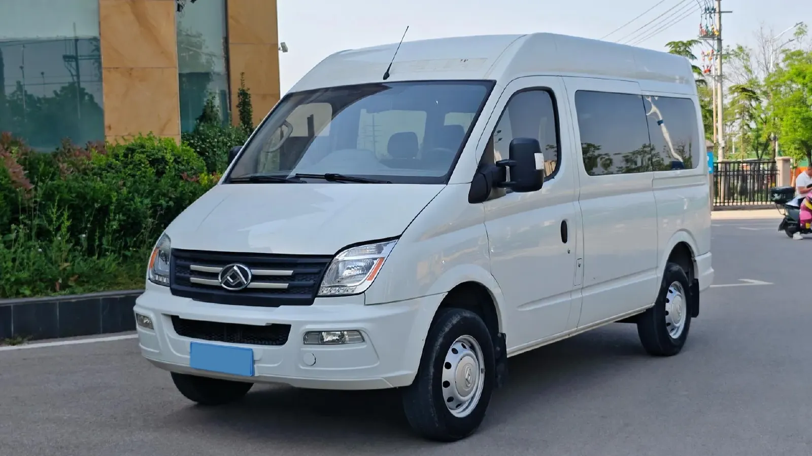 2021 MAXUS XinTu V80 2.0T 127HP L4 6MT,autocango,china used car exporter,china ev exporter,chinese used car exporter,chinese used ev exporter