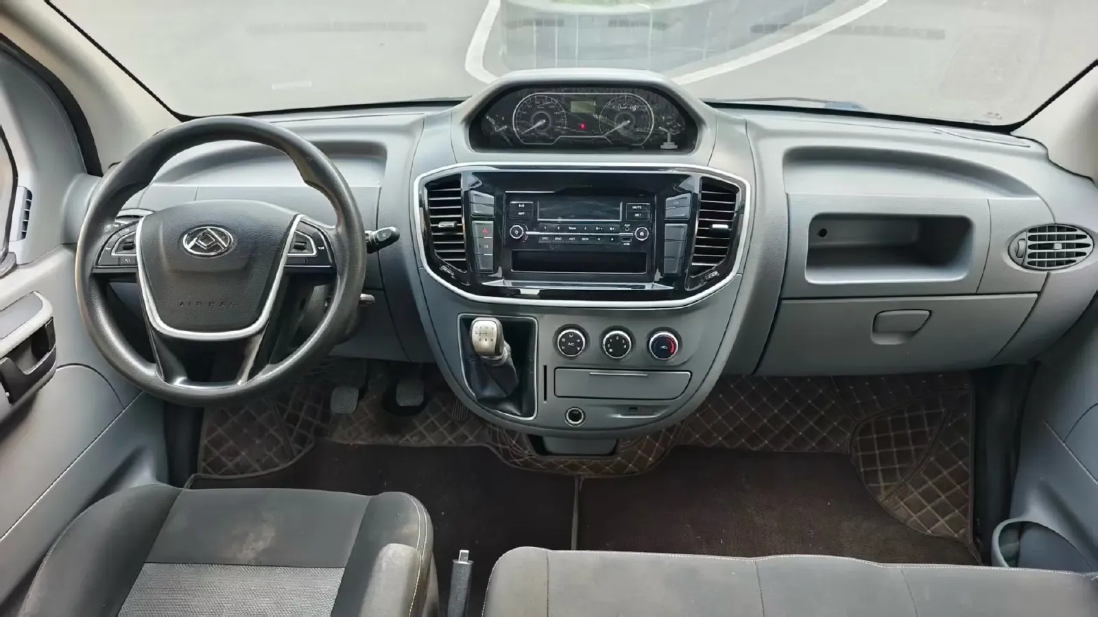 2021 MAXUS XinTu V80 2.0T 127HP L4 6MT,autocango,china used car exporter,china ev exporter,chinese used car exporter,chinese used ev exporter