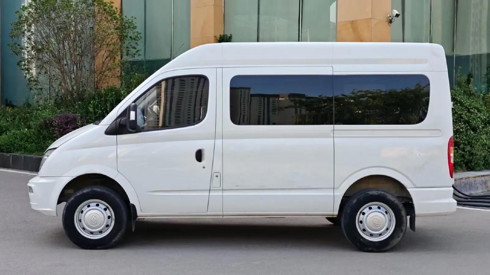 2021 MAXUS XinTu V80 2.0T 127HP L4 6MT,autocango,china used car exporter,china ev exporter,chinese used car exporter,chinese used ev exporter