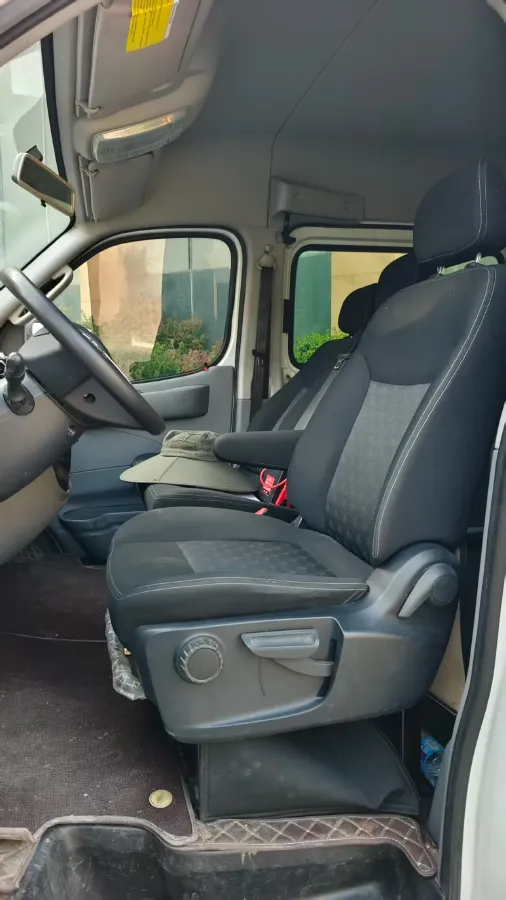 2021 MAXUS XinTu V80 2.0T 127HP L4 6MT,autocango,china used car exporter,china ev exporter,chinese used car exporter,chinese used ev exporter