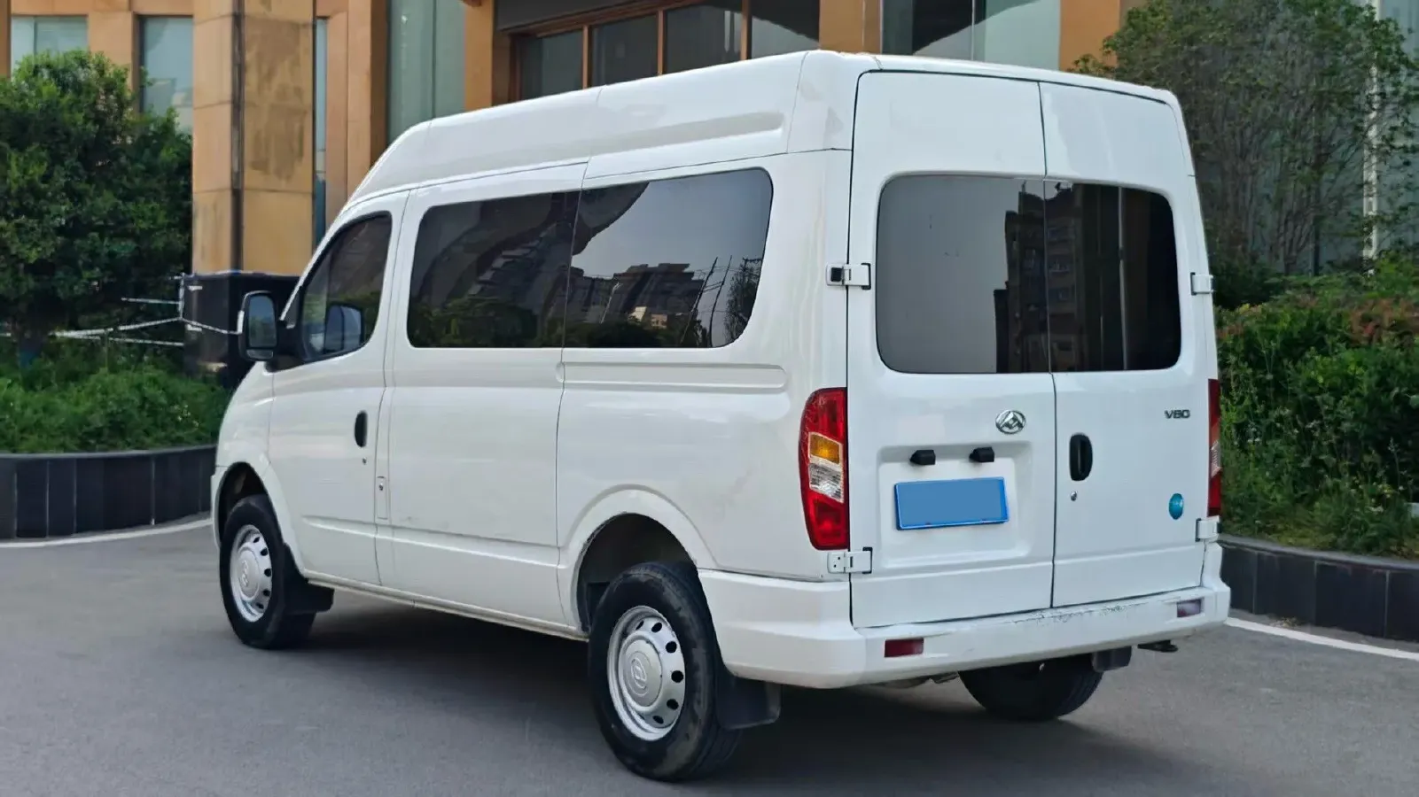 2021 MAXUS XinTu V80 2.0T 127HP L4 6MT,autocango,china used car exporter,china ev exporter,chinese used car exporter,chinese used ev exporter