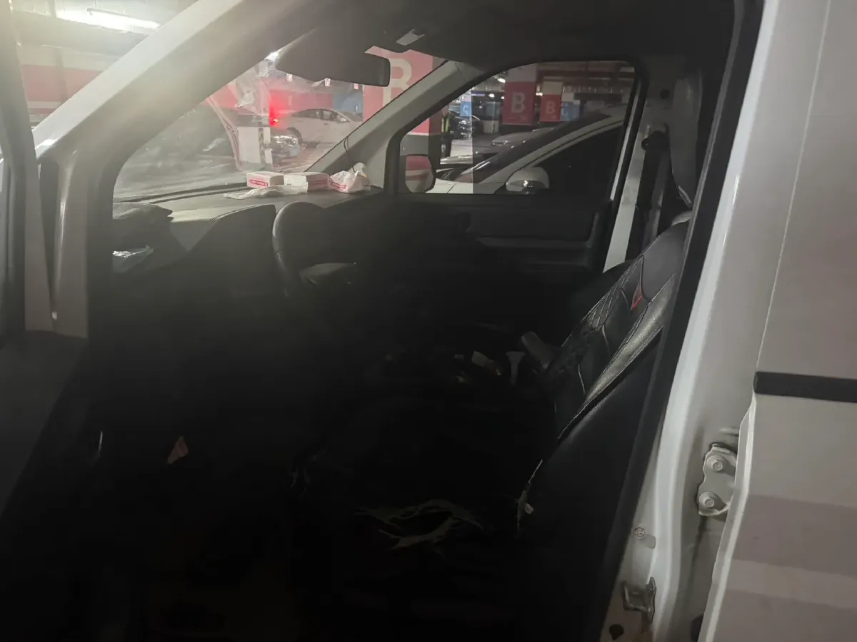 2019 WuLing HongGuang Plus 1.5T 147HP L4 6MT,autocango,china used car exporter,china ev exporter,chinese used car exporter,chinese used ev exporter