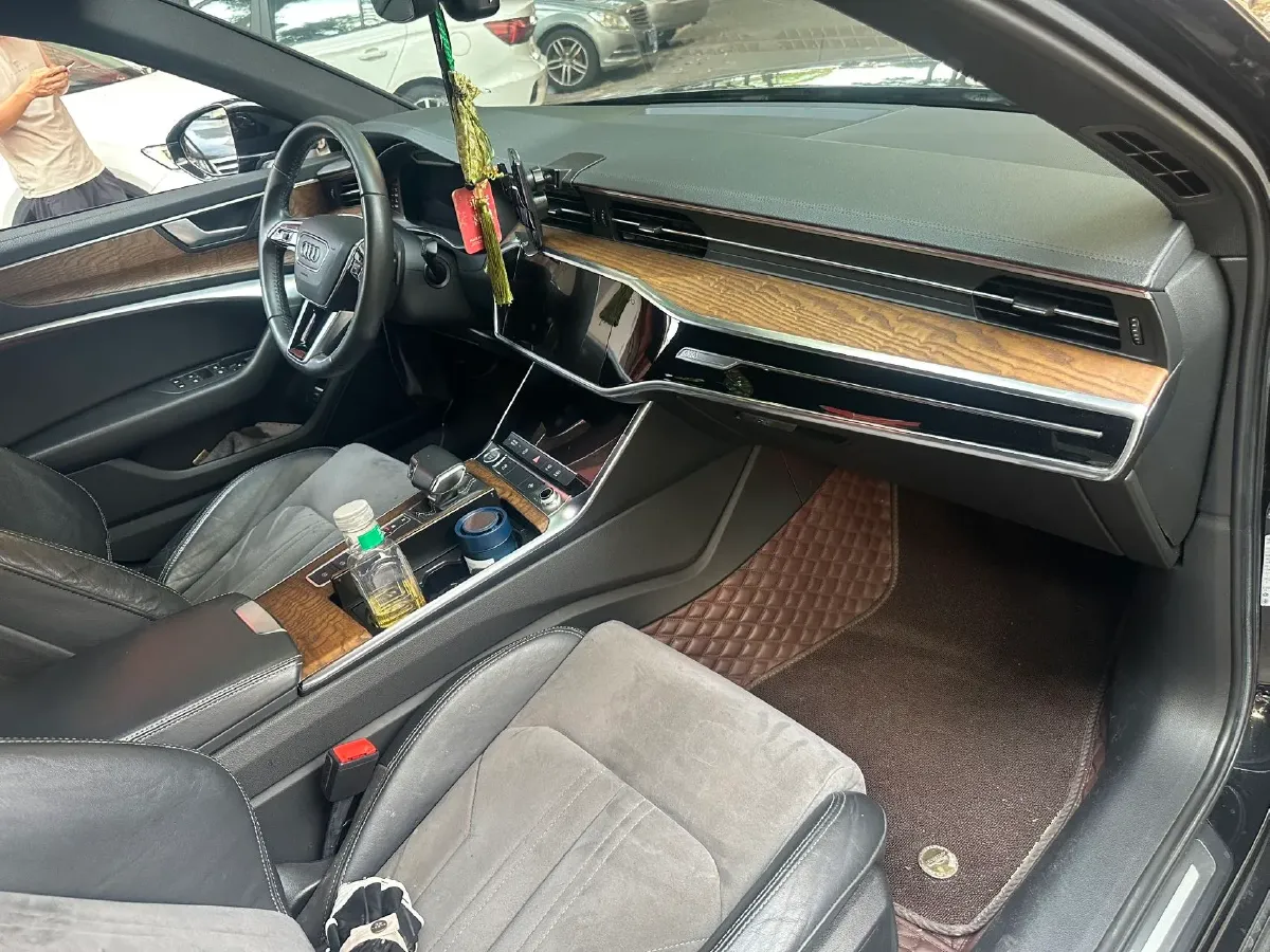 2020 Audi A6L 2.0T 190HP L4 7DCT,autocango,china used car exporter,china ev exporter,chinese used car exporter,chinese used ev exporter