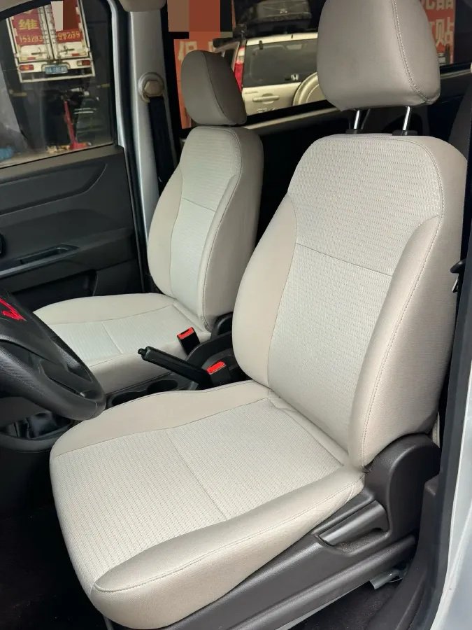 2021 WuLing HongGuang V 1.5L 99HP L4 6MT,autocango,china used car exporter,china ev exporter,chinese used car exporter,chinese used ev exporter