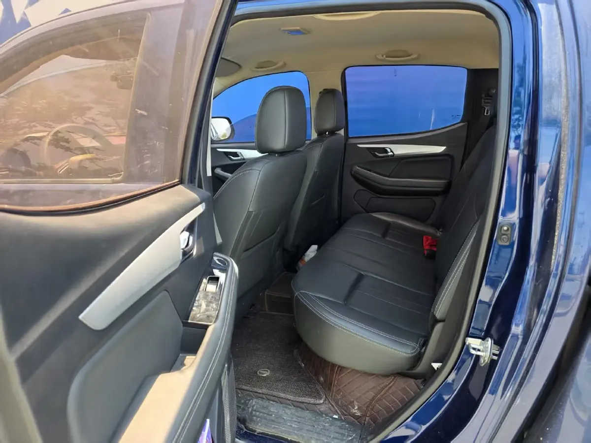 2023 Isuzu RE-MAX Jim 2.5T 143HP L4 6MT,autocango,china used car exporter,china ev exporter,chinese used car exporter,chinese used ev exporter