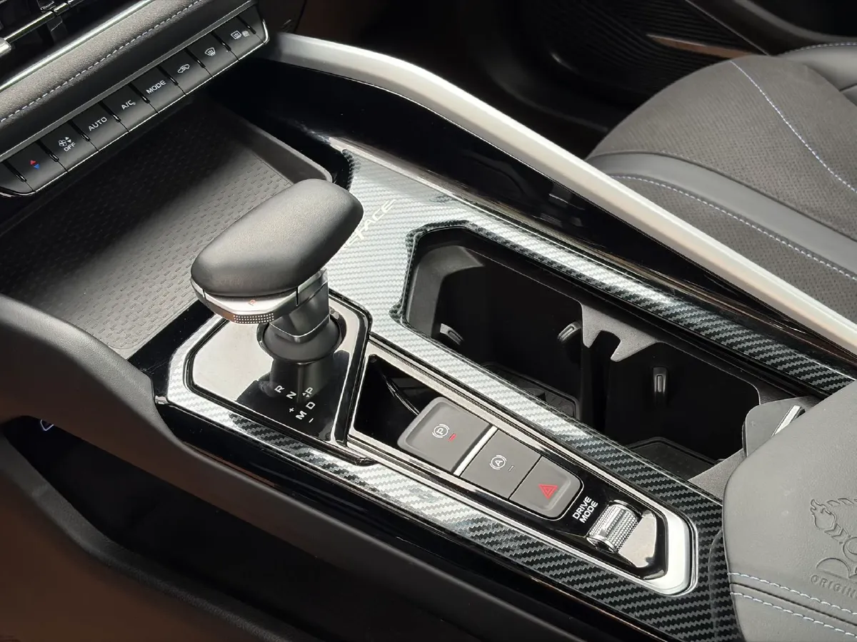 2025 Geely Preface 2.0T 238HP L4 8AT,autocango,china used car exporter,china ev exporter,chinese used car exporter,chinese used ev exporter