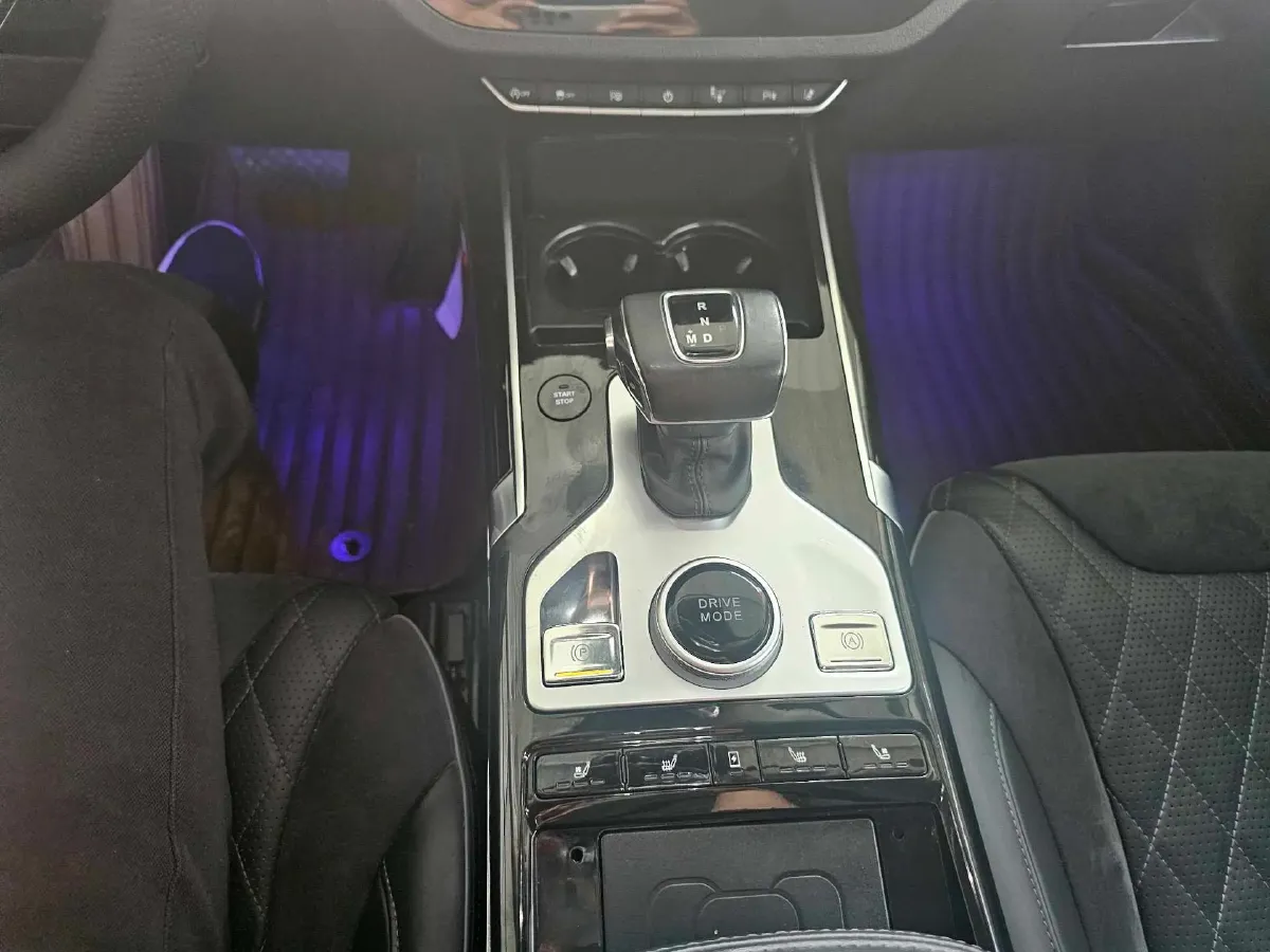 2019 HongQi HS5 2.0T 224HP L4 6AT,autocango,china used car exporter,china ev exporter,chinese used car exporter,chinese used ev exporter