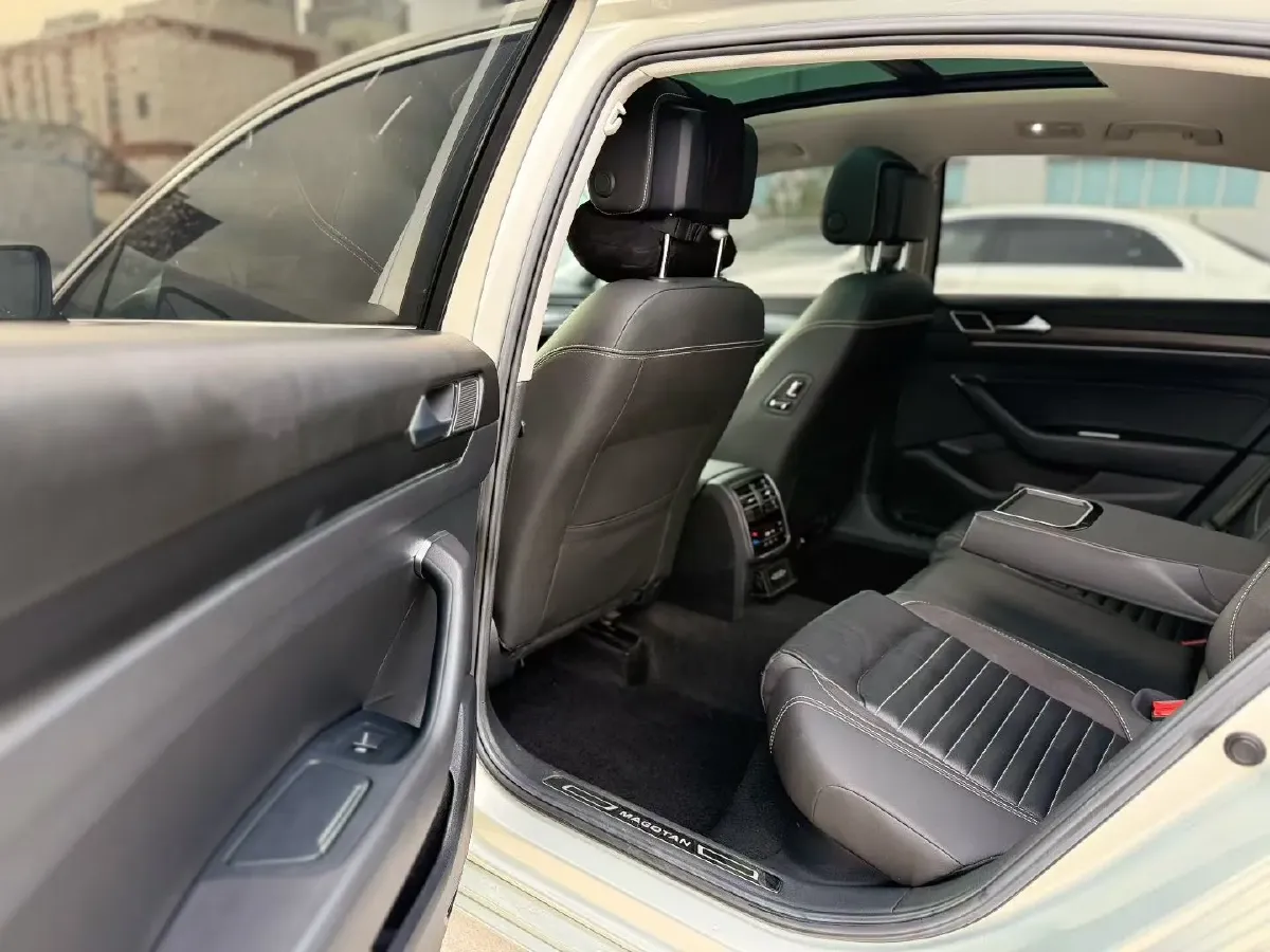 2020 Volkswagen Magotan 2.0T 186HP L4 7DCT,autocango,china used car exporter,china ev exporter,chinese used car exporter,chinese used ev exporter