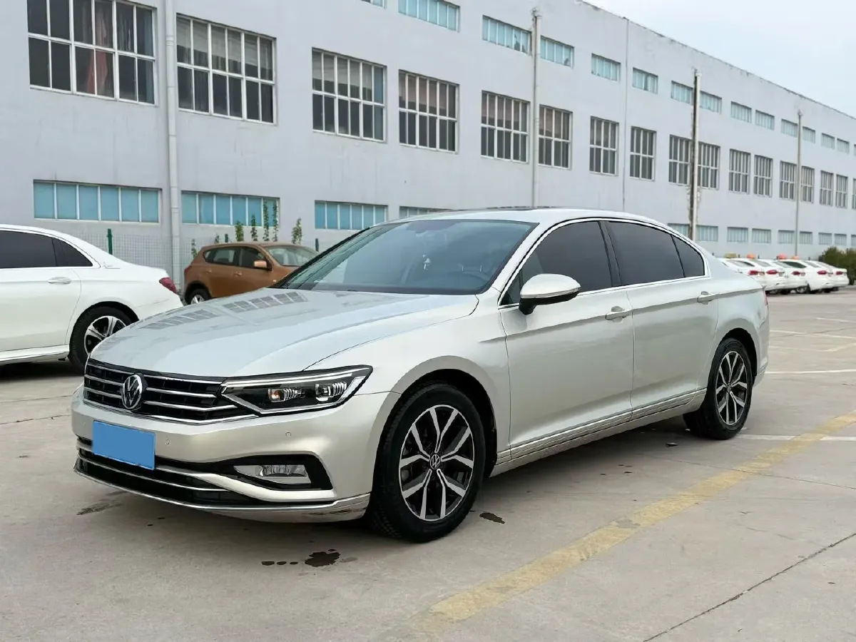 2020 Volkswagen Magotan 2.0T 186HP L4 7DCT,autocango,china used car exporter,china ev exporter,chinese used car exporter,chinese used ev exporter