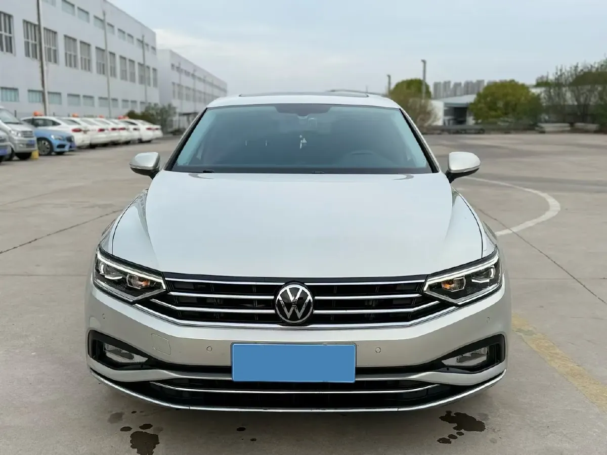 2020 Volkswagen Magotan 2.0T 186HP L4 7DCT,autocango,china used car exporter,china ev exporter,chinese used car exporter,chinese used ev exporter