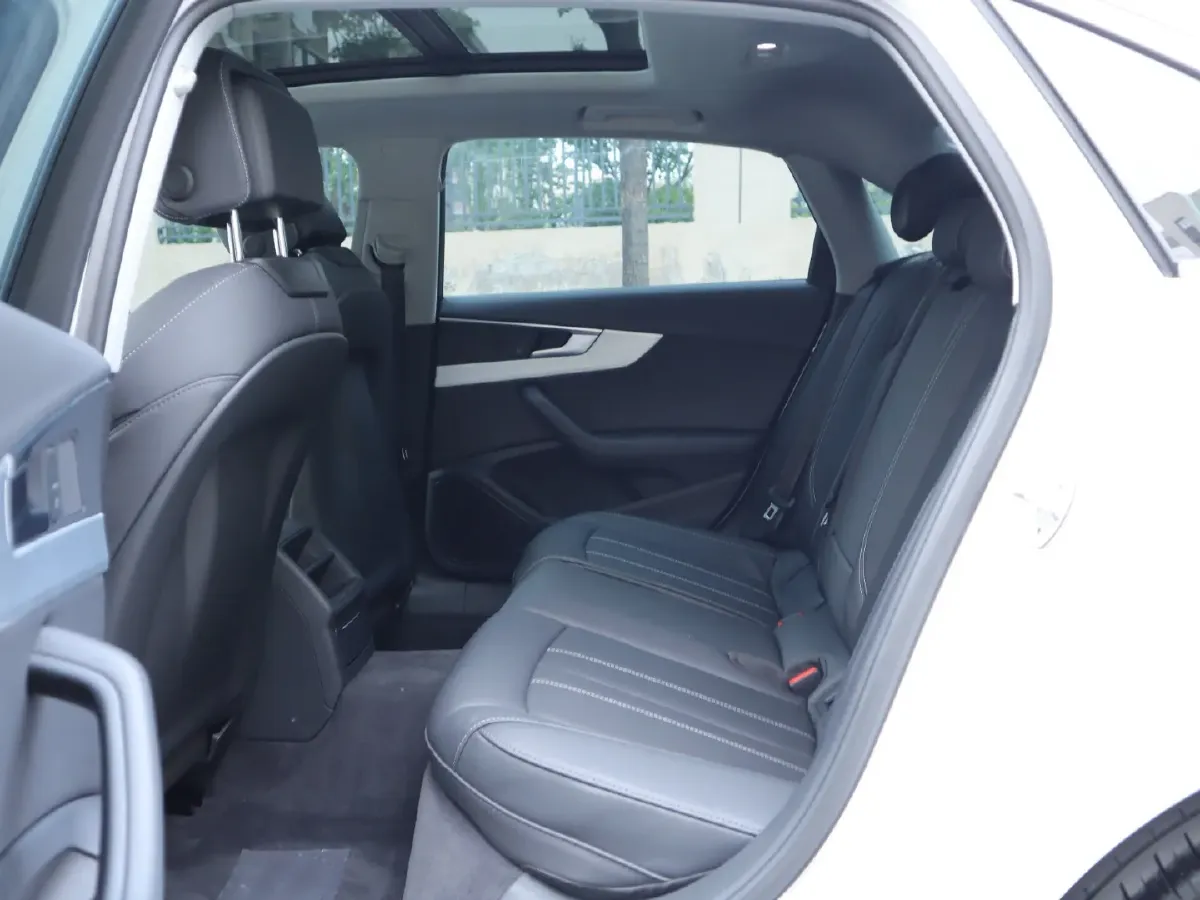 2023 Audi A4L 2.0T 190HP L4 7DCT,autocango,china used car exporter,china ev exporter,chinese used car exporter,chinese used ev exporter