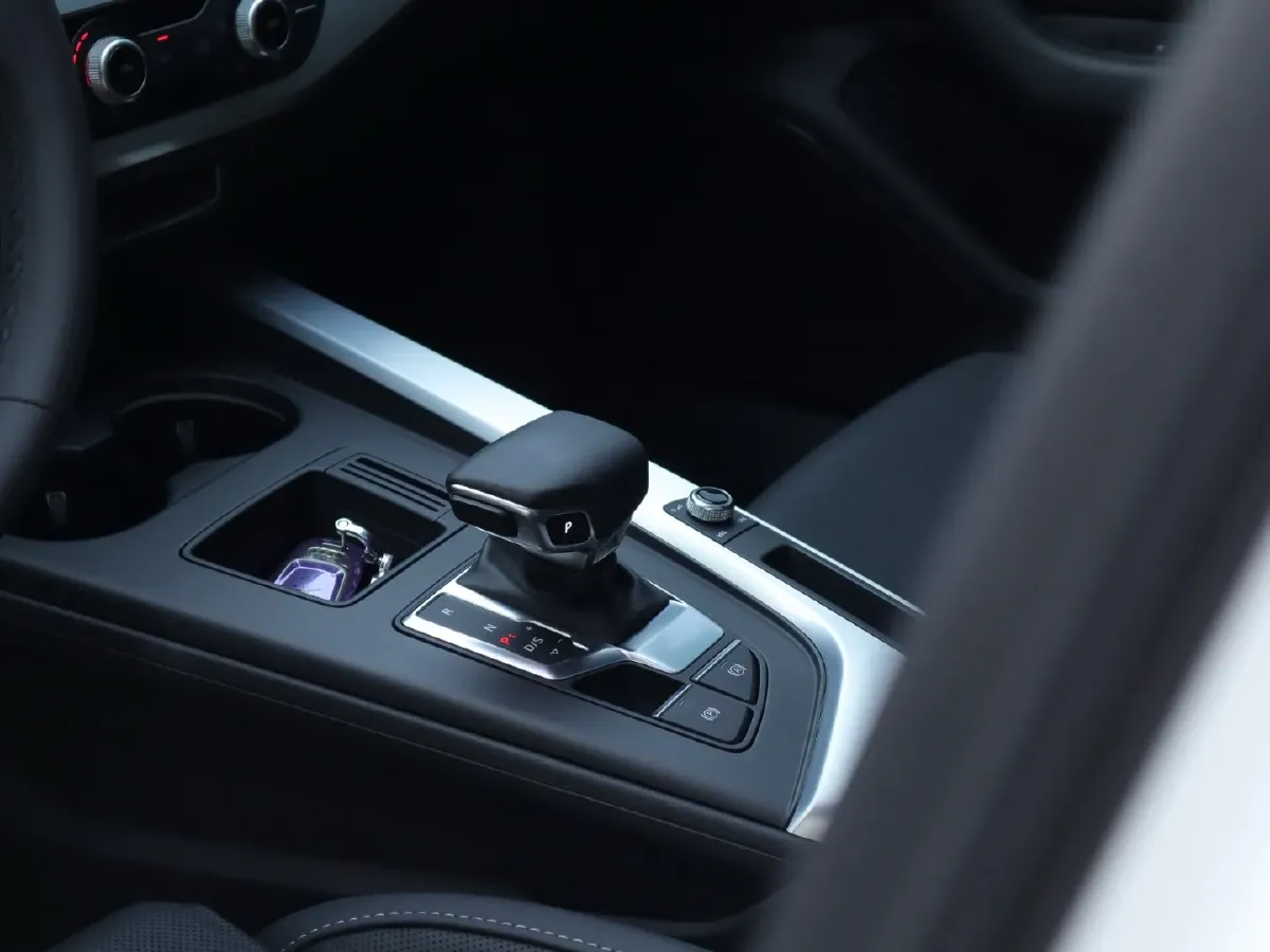 2023 Audi A4L 2.0T 190HP L4 7DCT,autocango,china used car exporter,china ev exporter,chinese used car exporter,chinese used ev exporter