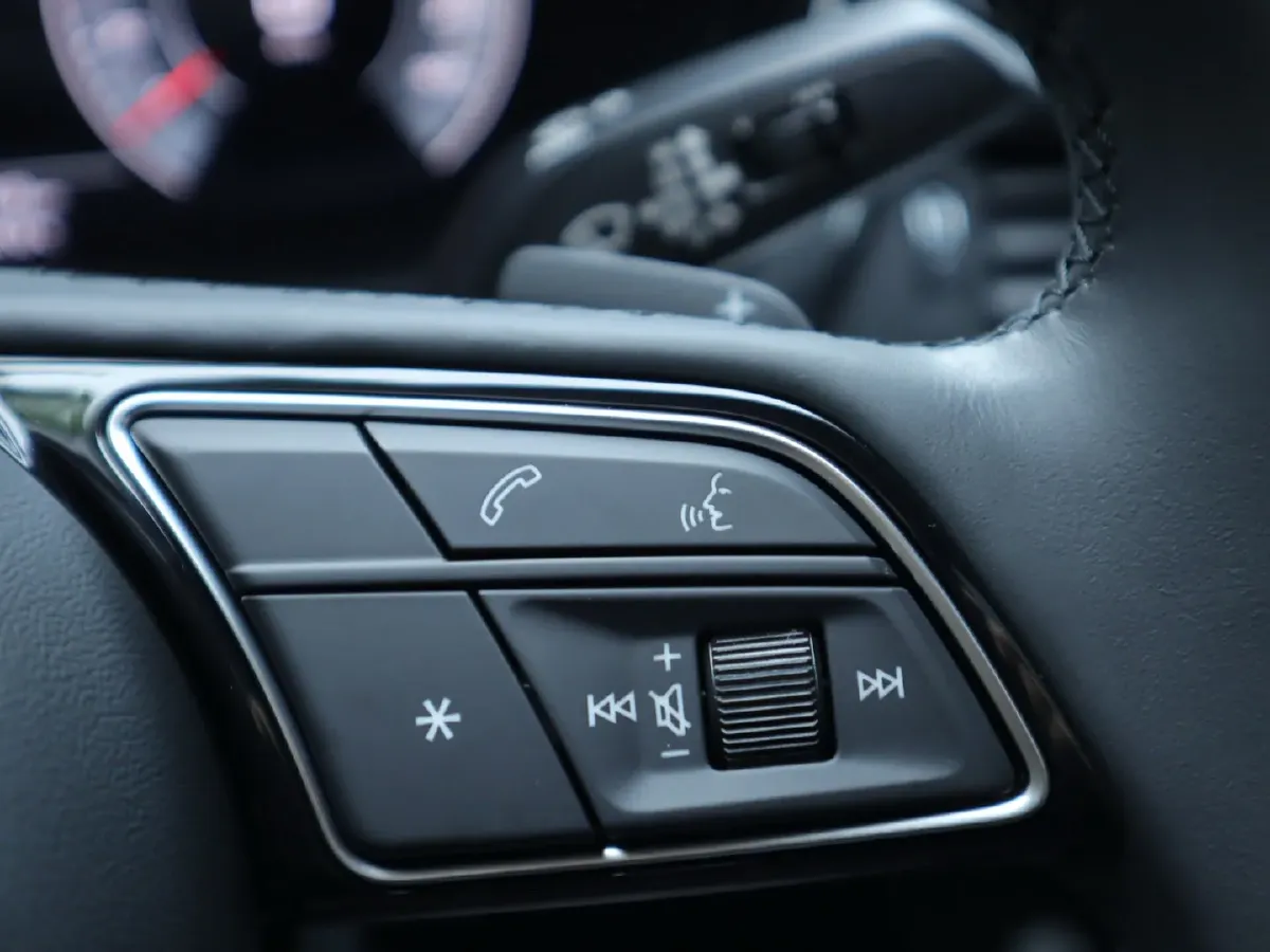 2023 Audi A4L 2.0T 190HP L4 7DCT,autocango,china used car exporter,china ev exporter,chinese used car exporter,chinese used ev exporter