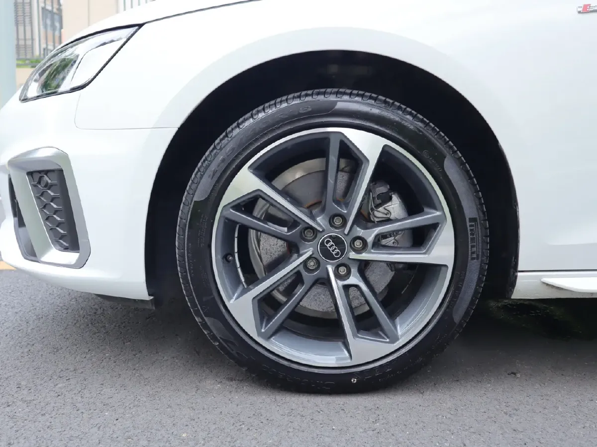 2023 Audi A4L 2.0T 190HP L4 7DCT,autocango,china used car exporter,china ev exporter,chinese used car exporter,chinese used ev exporter