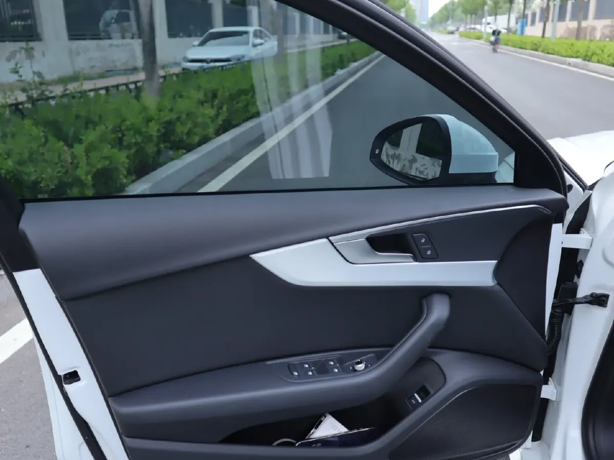 2023 Audi A4L 2.0T 190HP L4 7DCT,autocango,china used car exporter,china ev exporter,chinese used car exporter,chinese used ev exporter