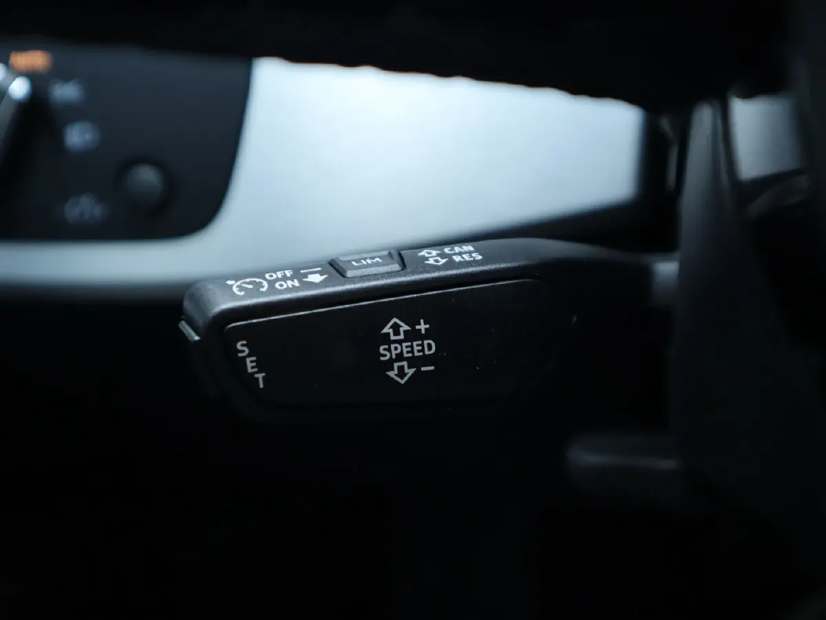 2023 Audi A4L 2.0T 190HP L4 7DCT,autocango,china used car exporter,china ev exporter,chinese used car exporter,chinese used ev exporter