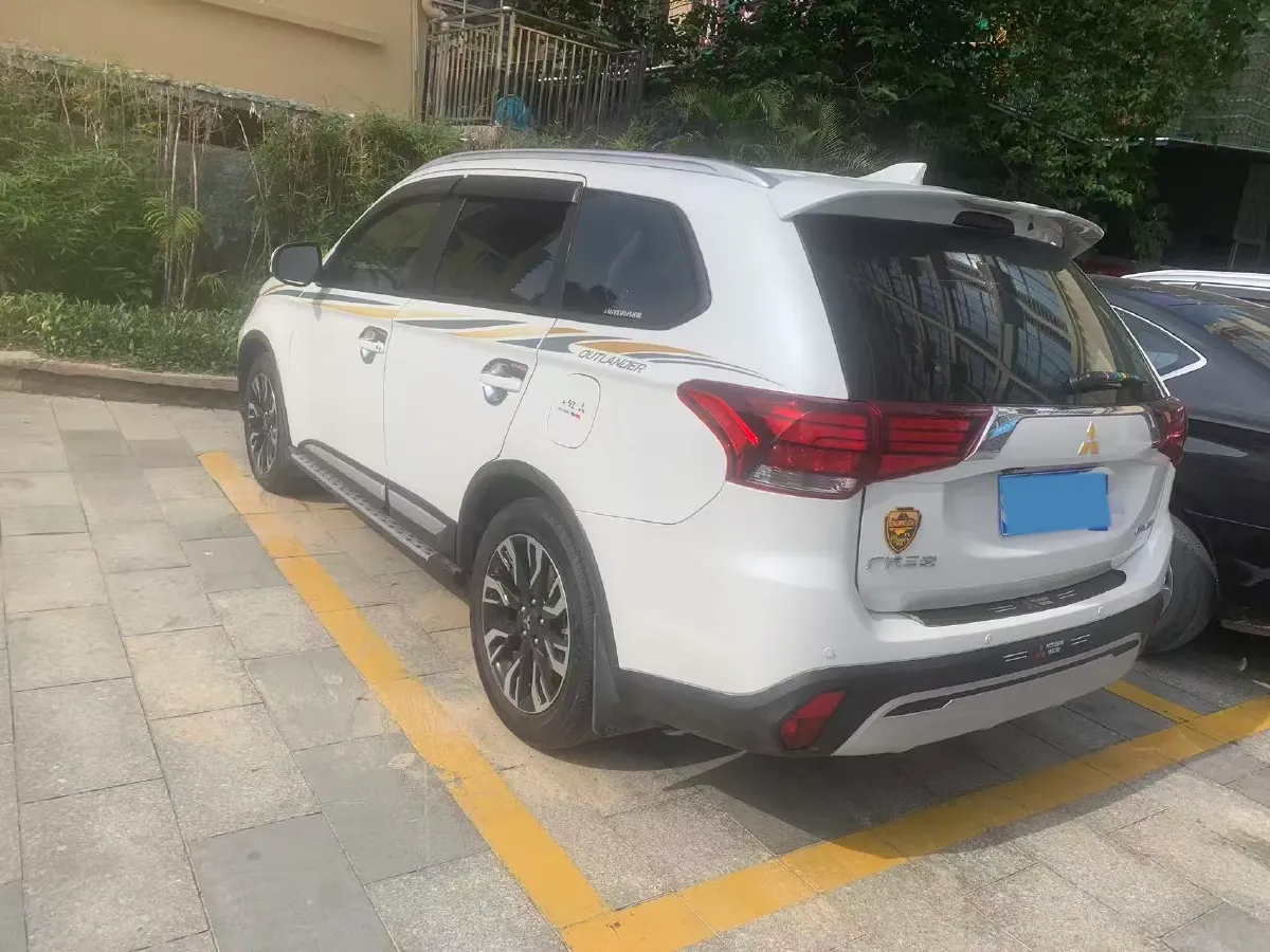 2020 Mitsubishi Outlander 2.0L 166HP L4 CVT,autocango,china used car exporter,china ev exporter,chinese used car exporter,chinese used ev exporter
