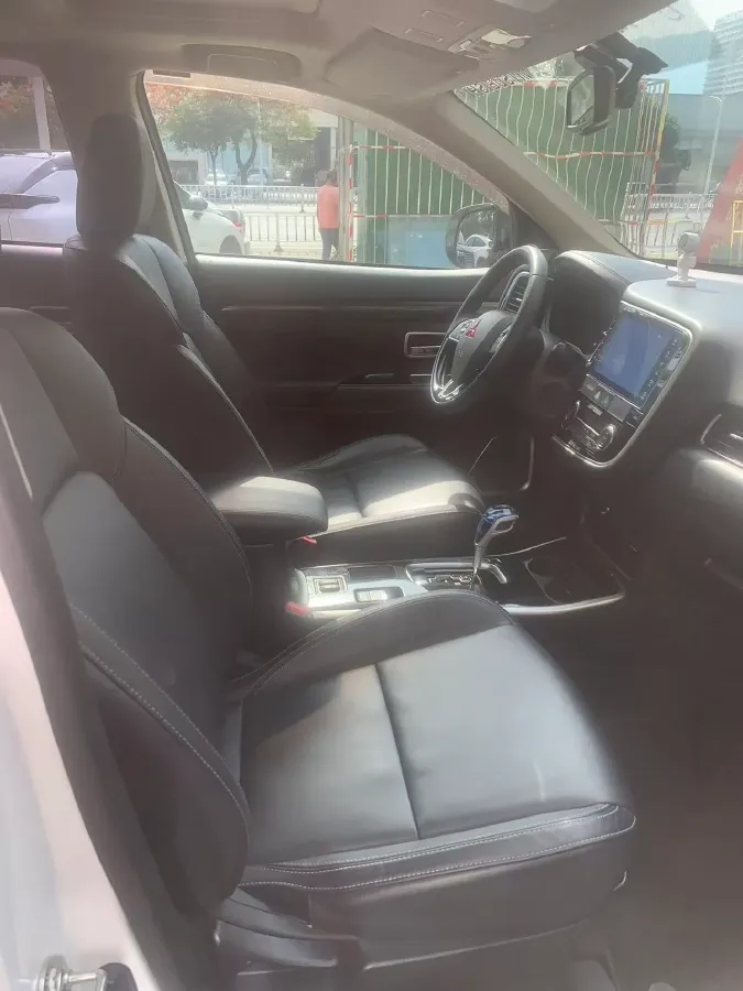 2020 Mitsubishi Outlander 2.0L 166HP L4 CVT,autocango,china used car exporter,china ev exporter,chinese used car exporter,chinese used ev exporter