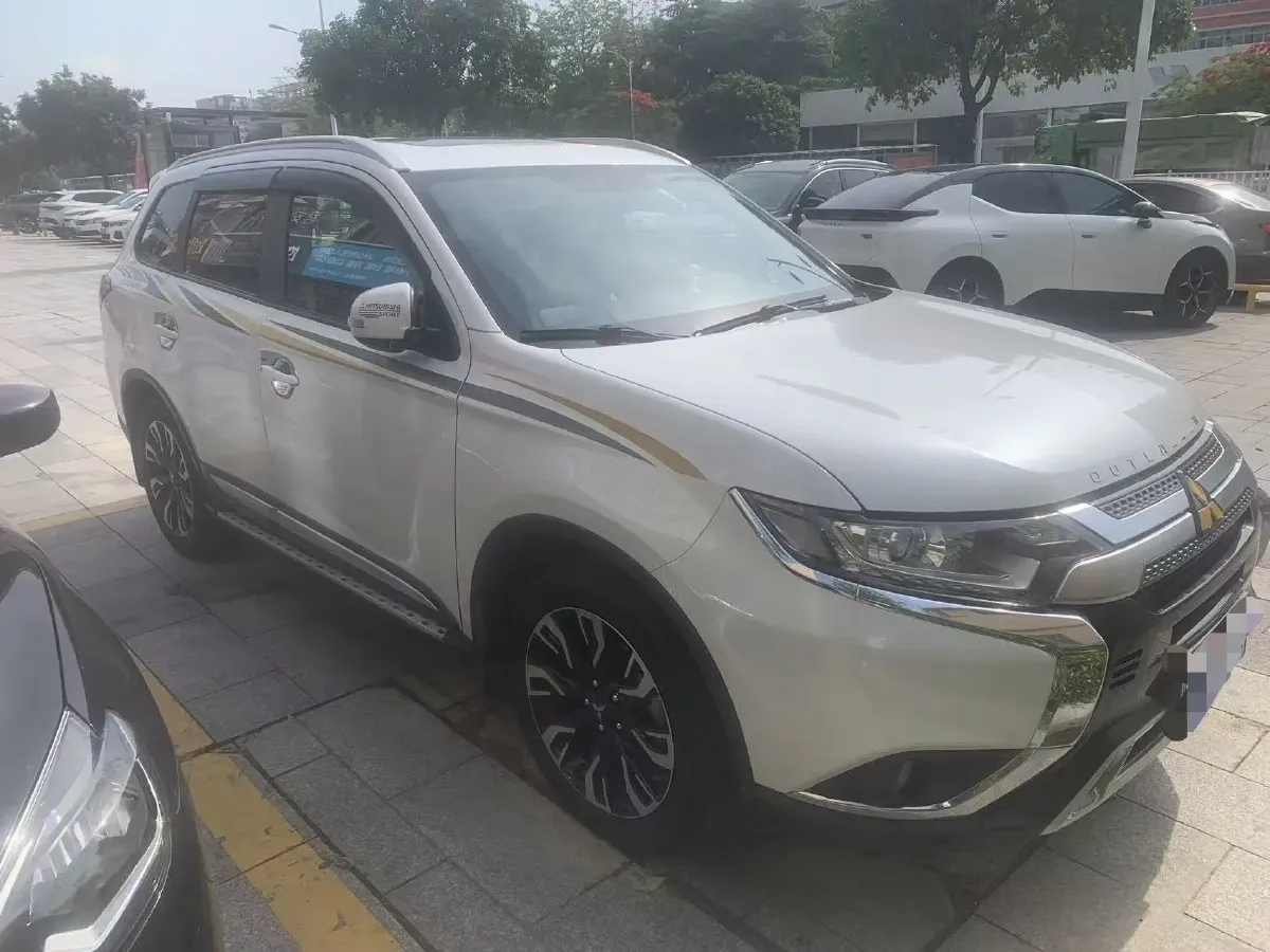 2020 Mitsubishi Outlander 2.0L 166HP L4 CVT,autocango,china used car exporter,china ev exporter,chinese used car exporter,chinese used ev exporter