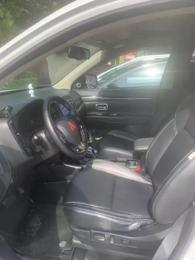 2020 Mitsubishi Outlander 2.0L 166HP L4 CVT,autocango,china used car exporter,china ev exporter,chinese used car exporter,chinese used ev exporter