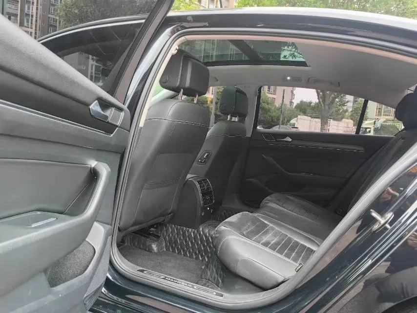 2020 Volkswagen Magotan 2.0T 186HP L4 7DCT,autocango,china used car exporter,china ev exporter,chinese used car exporter,chinese used ev exporter