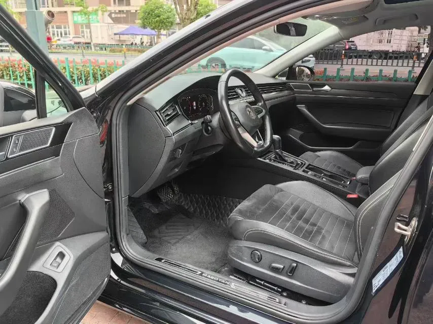 2020 Volkswagen Magotan 2.0T 186HP L4 7DCT,autocango,china used car exporter,china ev exporter,chinese used car exporter,chinese used ev exporter