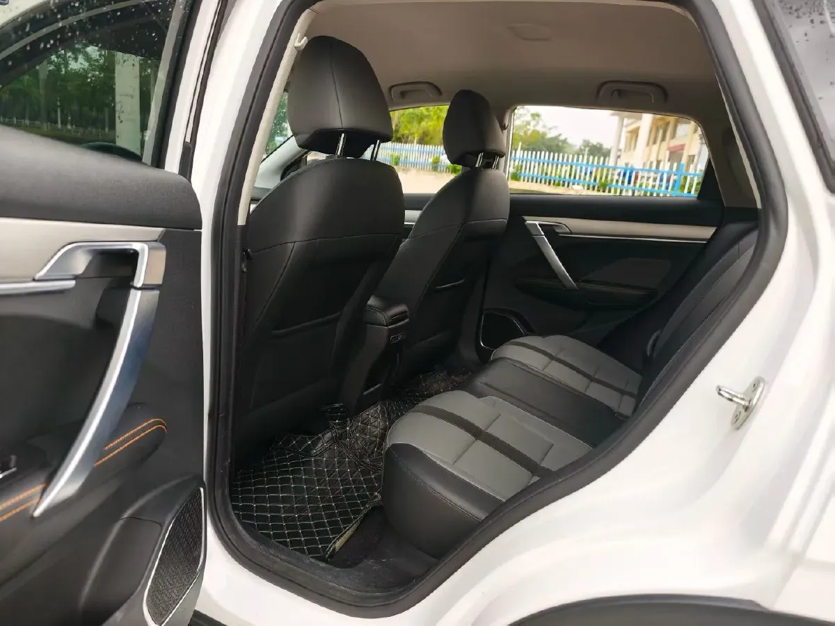 2023 Geely Coolray 1.5T 181HP L4 7DCT,autocango,china used car exporter,china ev exporter,chinese used car exporter,chinese used ev exporter