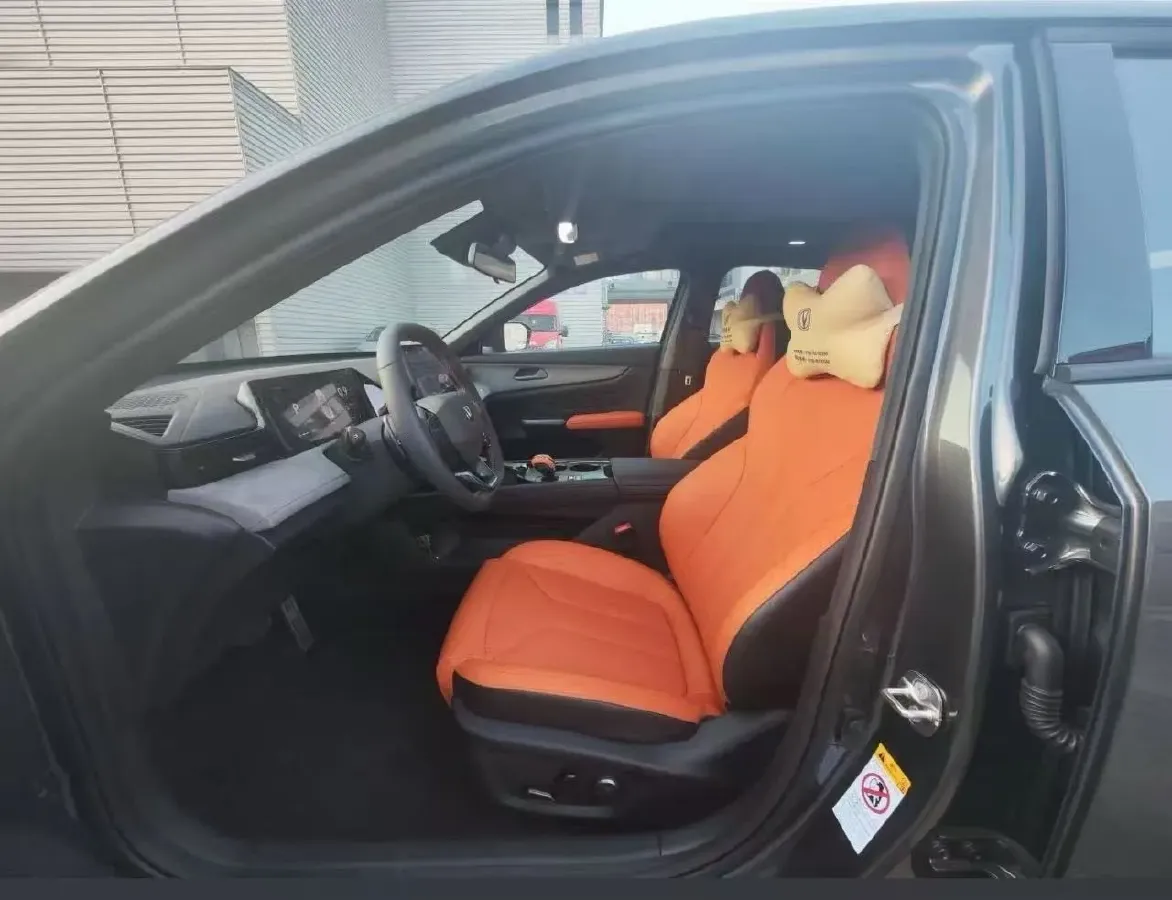 2025 ChangAn UNI-V 1.5T 192HP L4 7DCT,autocango,china used car exporter,china ev exporter,chinese used car exporter,chinese used ev exporter